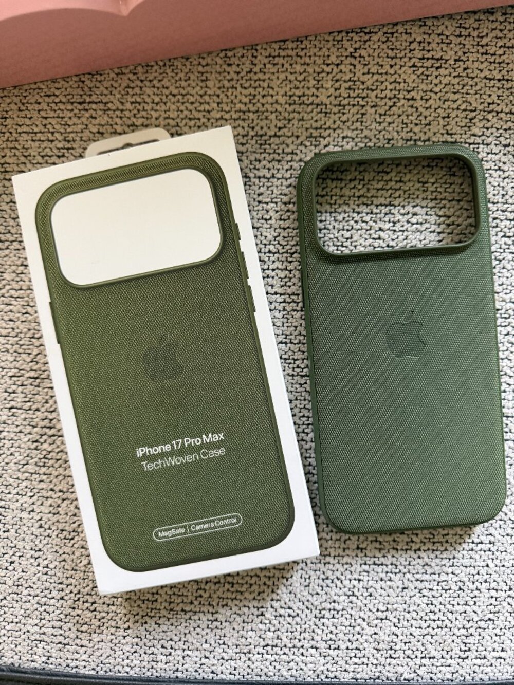 Apple OEM Green tech woven 17 pro max phone case NEW!